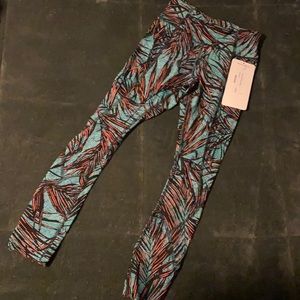 Lululemon tight stuff tights NWT sz 2